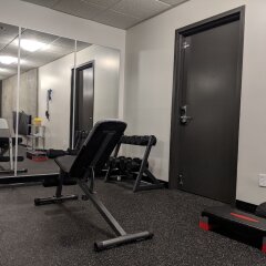 Отель Grand Times Hotel Quebec City Airport Канада, Л'Ансьен-Лорет - отзывы, цены и фото номеров - забронировать отель Grand Times Hotel Quebec City Airport онлайн фитнесс-зал фото 3