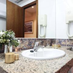 Отель Prestige Coral Platja Испания, Курорт Росес - отзывы, цены и фото номеров - забронировать отель Prestige Coral Platja онлайн ванная