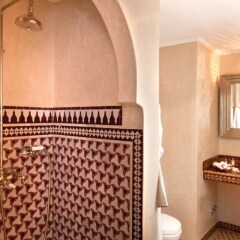 Отель Albarnous Maison d'Hôtes Марокко, Танжер - отзывы, цены и фото номеров - забронировать отель Albarnous Maison d'Hôtes онлайн ванная фото 2