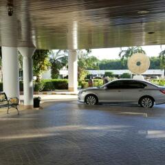 Отель Sunshine Beach Condotel by Komtana На Чом Тхиан парковка