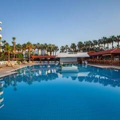 Отель Cavo Maris Beach бассейн