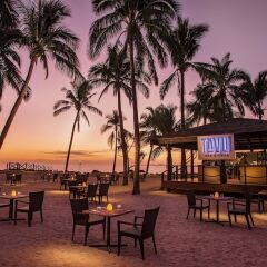 DoubleTree Resort by Hilton Hotel Fiji - Sonaisali Island гостиничный бар