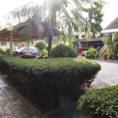 Отель Palm Point Village парковка
