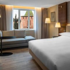 Отель Sheraton Nizhny Novgorod Kremlin Нижний Новгород комната для гостей фото 2