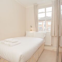 Апартаменты Bright 2 Bedroom Apartment Near Regents Park комната для гостей