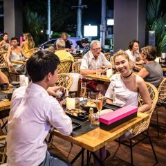 Отель Little Paris Phuket гостиничный бар