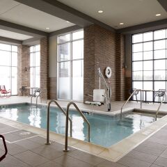 Archer Hotel Boston/Burlington бассейн