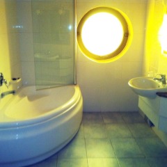 Rooms by Alexandra Hotel ванная