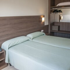 Отель Apartamentos Loar Ferreries комната для гостей