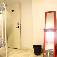 Plan A Hostel сейф в номере