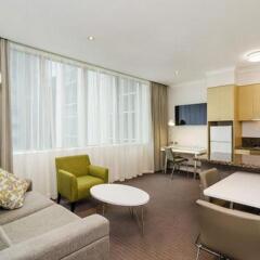 Отель Clarion Suites Gateway Люкс с различными типами кроватей фото 7