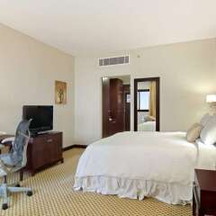 Отель Hilton Garden Inn Riyadh Olaya сейф в номере