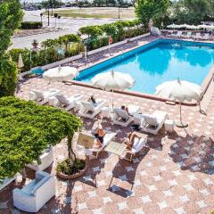 Отель Residenza Parco Fellini Римини бассейн фото 3