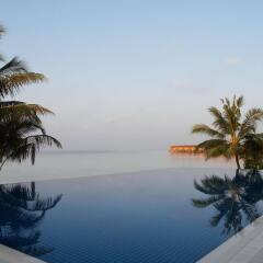 Отель Vilamendhoo Island Resort & Spa бассейн фото 3
