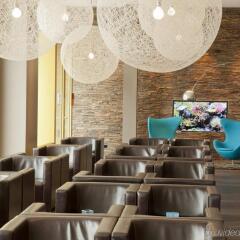 Отель Motel One Berlin KuDamm Германия, Берлин - отзывы, цены и фото номеров - забронировать отель Motel One Berlin KuDamm онлайн интерьер отеля