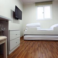 Отель Chloe Guest House Южная Корея, Сеул - отзывы, цены и фото номеров - забронировать отель Chloe Guest House онлайн сейф в номере