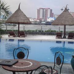 Отель The Waterfront Serviced Residence бассейн