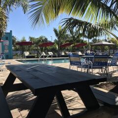 Отель Days Inn by Wyndham Sarasota Bay пляж