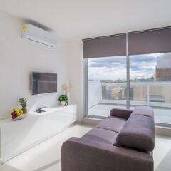 Отель Saint Julian's Penthouse Apartment Мальта, Сан Джулианс - отзывы, цены и фото номеров - забронировать отель Saint Julian's Penthouse Apartment онлайн комната для гостей фото 4