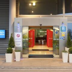 Отель Holiday Inn Express Barcelona - Molins de Rei банкомат