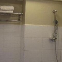 Отель Toilena Room and Board Филиппины, Манила - отзывы, цены и фото номеров - забронировать отель Toilena Room and Board онлайн ванная