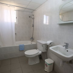 Sunquest Gardens Holiday Resort in Limassol, Cyprus from 104$, photos, reviews - zenhotels.com bathroom photo 2