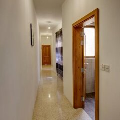 Отель Dolphin Court Мальта, Зеббудж - отзывы, цены и фото номеров - забронировать отель Dolphin Court онлайн интерьер отеля фото 2
