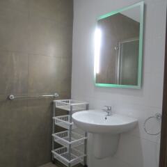 Отель 115 The Strand Suites ванная