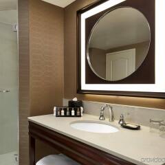Отель Sheraton Suites Calgary Eau Claire Канада, Калгари - отзывы, цены и фото номеров - забронировать отель Sheraton Suites Calgary Eau Claire онлайн ванная