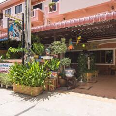 Отель Happys Guesthouse Pattaya Таиланд, Паттайя - отзывы, цены и фото номеров - забронировать отель Happys Guesthouse Pattaya онлайн гостиничный бар