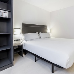 B&B Hotel Barcelona Rubi сейф в номере