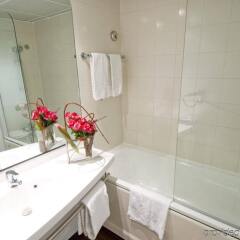 Отель Canal Suites (Ex. Suite-Home) Франция, Пантин - отзывы, цены и фото номеров - забронировать отель Canal Suites (Ex. Suite-Home) онлайн ванная
