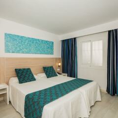 Отель Aparthotel Holiday Center комната для гостей фото 3