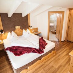 Отель Familien-Wellness Residence Tyrol Натурно комната для гостей фото 2