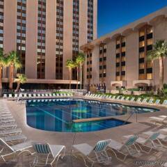 Отель Riviera Hotel & Casino США, Лас-Вегас - 8 отзывов об отеле, цены и фото номеров - забронировать отель Riviera Hotel & Casino онлайн