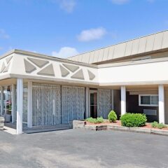 Отель Days Inn Elk Grove Village Chicago OHare Airport West парковка