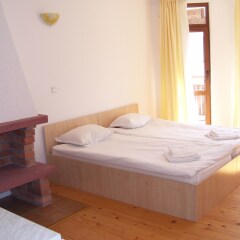 Апартаменты Four Leaf Clover Apartments to Rent Банско комната для гостей