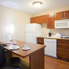 Отель GrandStay Residential Suites - Eau Claire в номере
