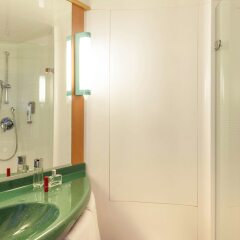 Отель ibis Barcelona Aeropuerto Viladecans ванная фото 2