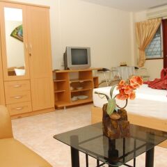Апартаменты Sirikarn Residence & Luxury Apartments Паттайя комната для гостей фото 2