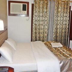 Al Sabkha Hotel сейф в номере