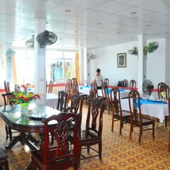 Thuy Duong Ha Long Hotel - Hostel питание