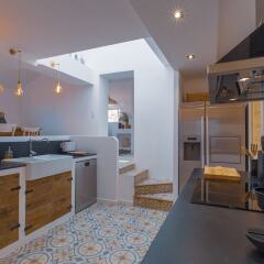 Отель Vieux Nice Appartement avec Rooftop Ницца в номере