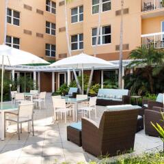 Отель Courtyard by Marriott Aventura Mall бассейн