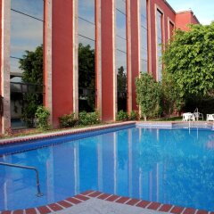 Отель Casa Grande Aeropuerto Hotel & Centro de Negocios Мексика, Гвадалахара - отзывы, цены и фото номеров - забронировать отель Casa Grande Aeropuerto Hotel & Centro de Negocios онлайн бассейн фото 3