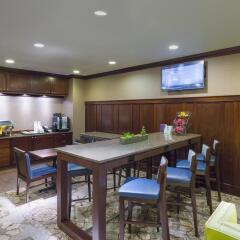 Отель Sheraton JFK Airport Hotel США, Нью-Йорк - 1 отзыв об отеле, цены и фото номеров - забронировать отель Sheraton JFK Airport Hotel онлайн в номере