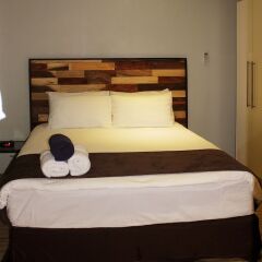 Апартаменты Greystone Apartments 01 сейф в номере
