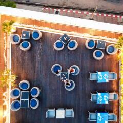 Отель Baraquda Pattaya - MGallery by Sofitel парковка