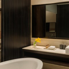 Отель Sheraton Grand Hotel, Dubai ОАЭ, Дубай - 1 отзыв об отеле, цены и фото номеров - забронировать отель Sheraton Grand Hotel, Dubai онлайн ванная фото 2
