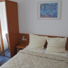 Willa Maksymilian Bed and Breakfast in Bydgoszcz, Poland from 43$, photos, reviews - zenhotels.com guestroom